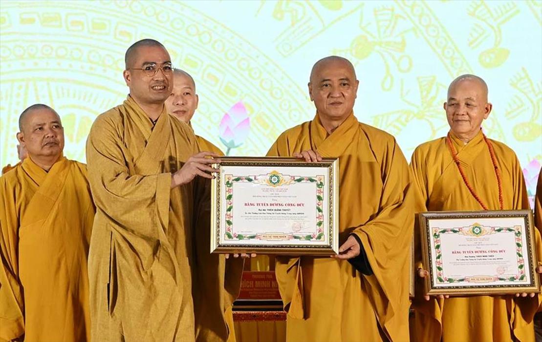 truyen-thong-phat-giao-viet-nam-sau-15-nam-tu-tin-phat-su-den-ket-noi-cong-dong_nguoiphattu_com_nhu luc pham ngoc son  (95).jpg